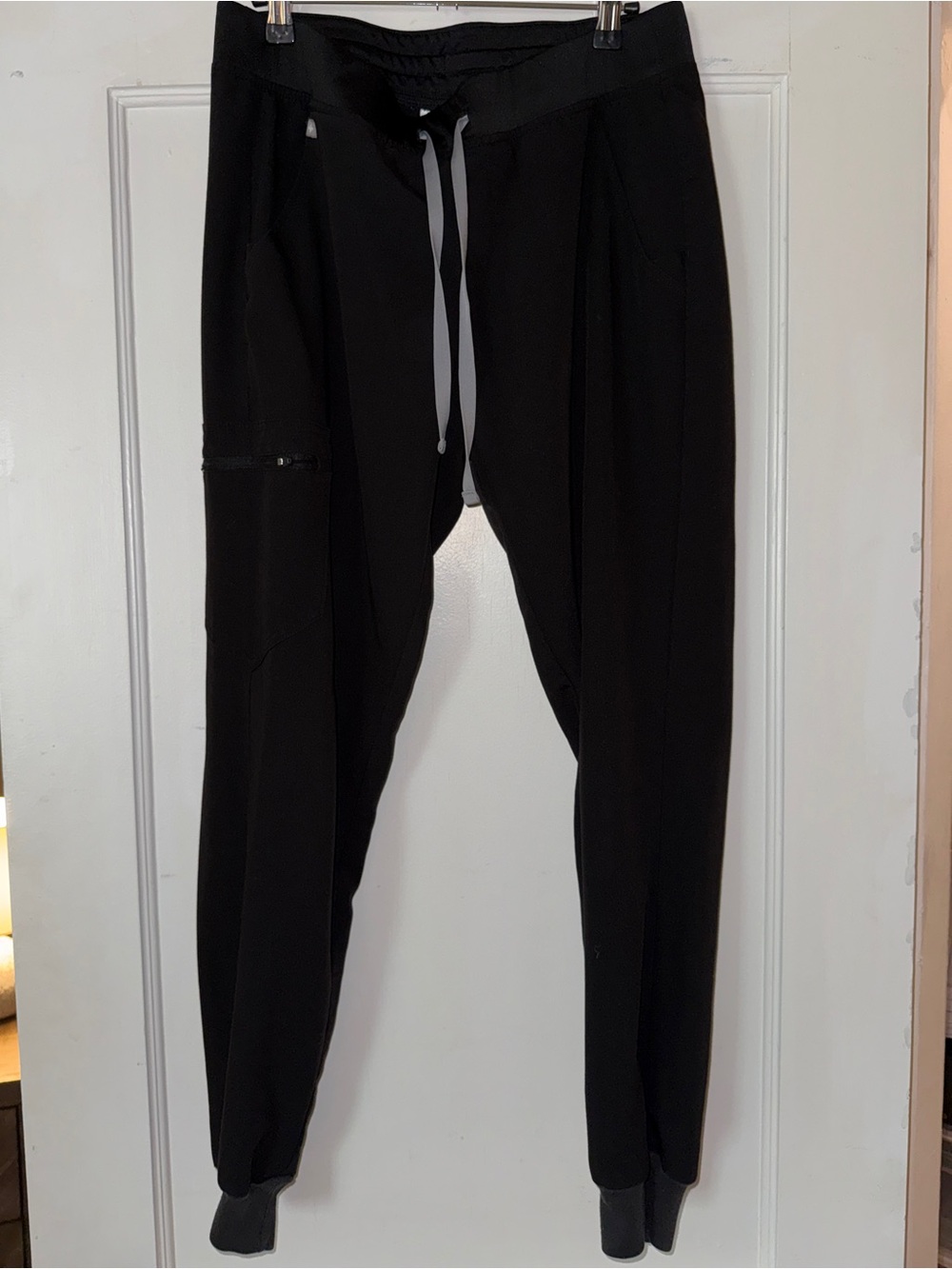 Women’s FIGS Black Pants - M